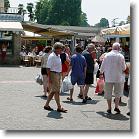 Gardasee-2007-06-21-174 * Rundgang Bardolino: Markt in Bardolino * 2736 x 3648 * (1.47MB)